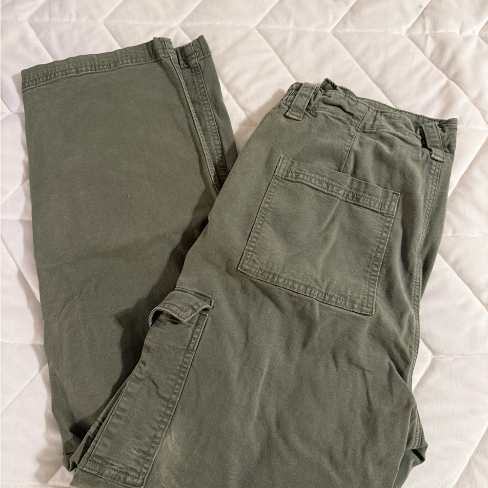 American Eagle Outfitters Women's Olive Cargo Jeans